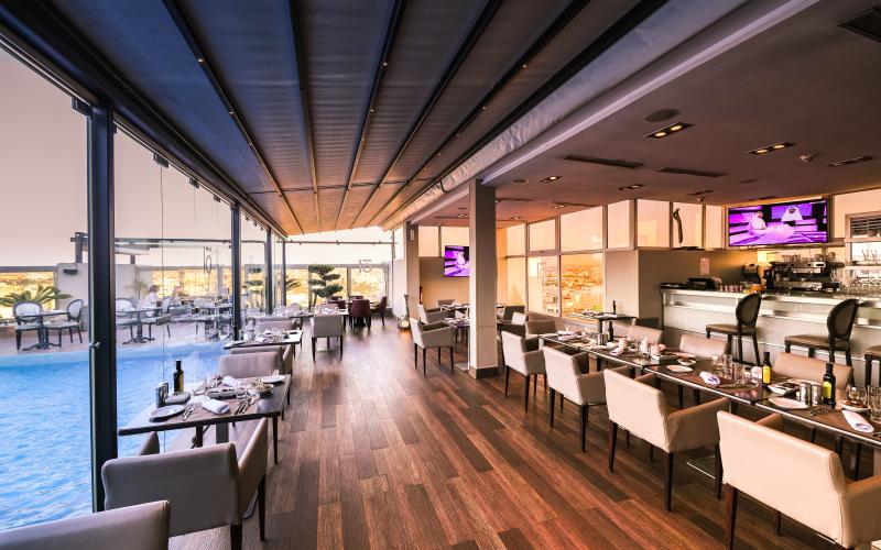 Restaurant inside